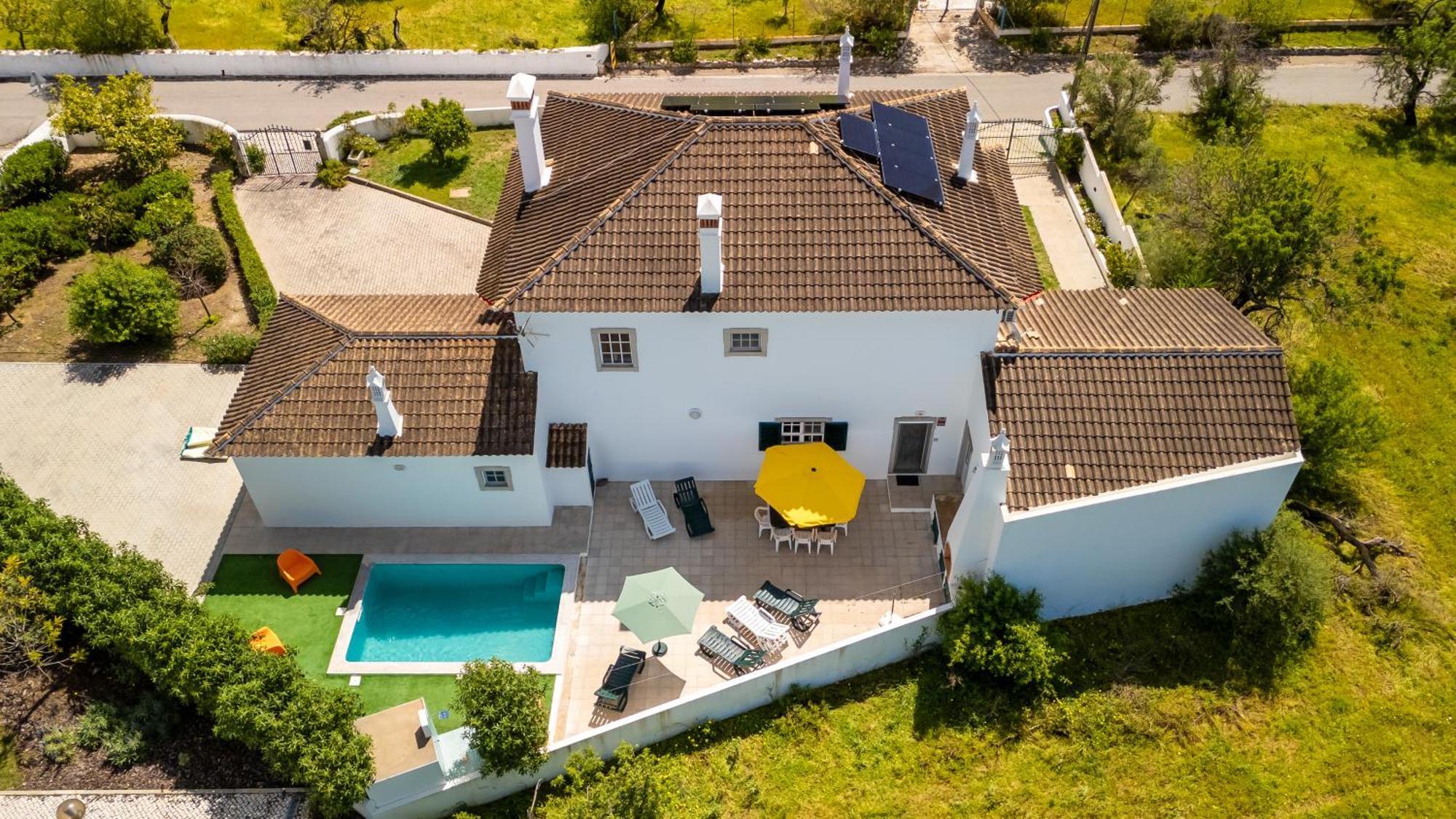 Sunny & Calm 4 Bdr House W/ Pool By Lovelystay Santo Estevao  Экстерьер фото